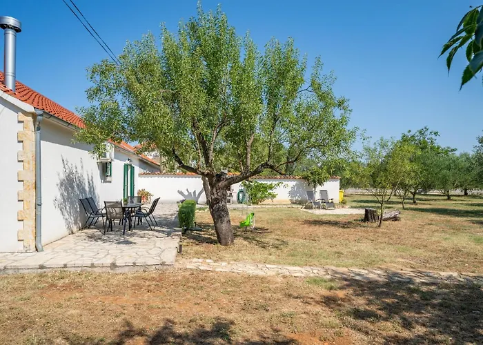 Vakantiehuis Haus Zdravko In - Haus Fuer 4 Personen *