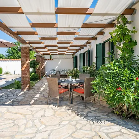 Hébergement de vacances Haus Zdravko In - Haus Fuer 4 Personen *