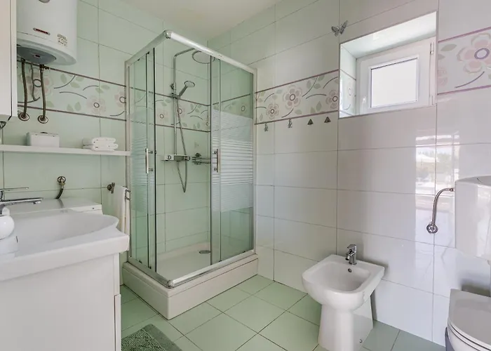 Haus Zdravko In - Haus Fuer 4 Personen Vikendica